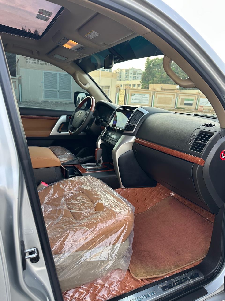 Silber Toyota Land Cruiser EXR V6 2010
